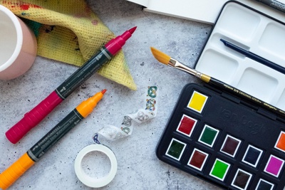 WatercolorSnacks -A Quarterly Subscription Box for Watercolor Enthusiasts. Build a foundation of skills and master new techniques.