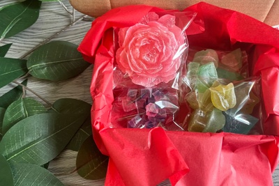 Boxes come beautifully packed in individual packets with flower, cluster and 2 assorted shapes packs.