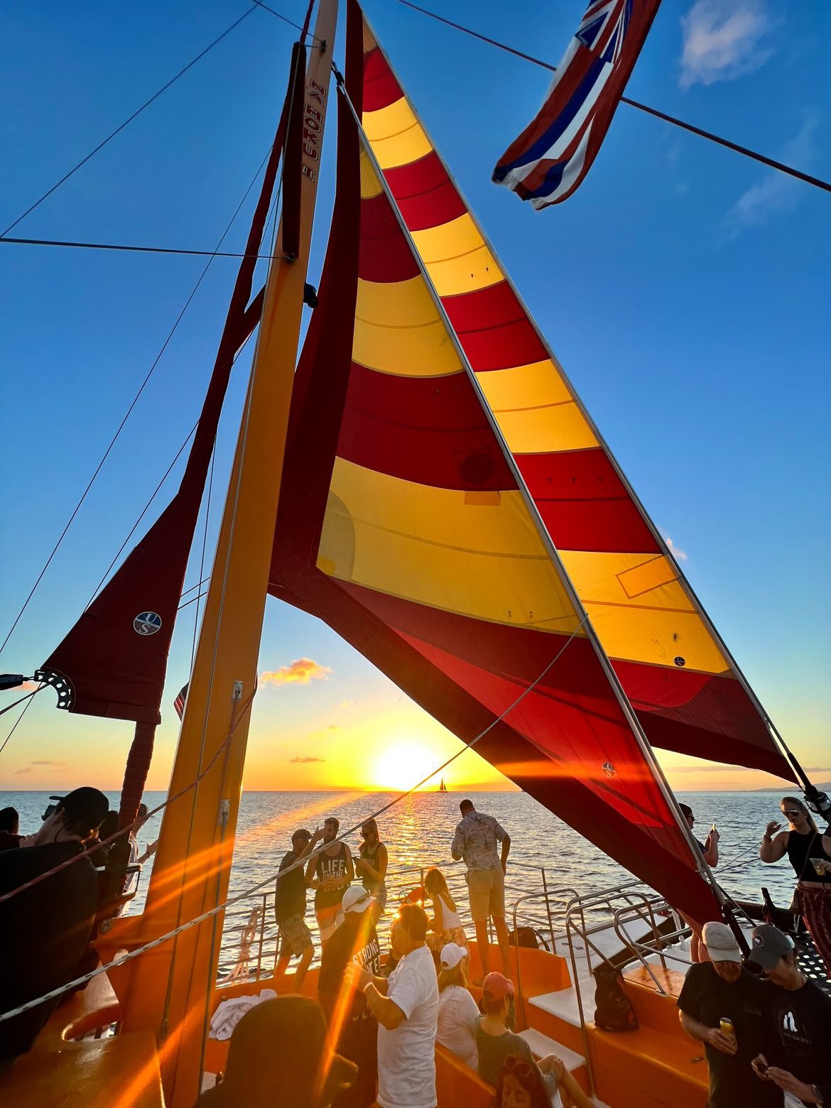 Sunset Sail from Kewalo Harbor with Drinks Included image 1