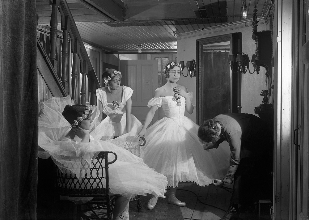 Mauritz Stillers Balettprimadonnan (1916) är en av de stumfilmer som nu går att se på Filmarkivet.se. Foto © SF Studios