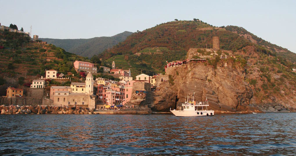 Dinner Boat Tour from Monterosso to Cinque Terre in Small Group - Acomodações em Cinque Terre