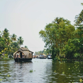 tourhub | Alkof Holidays | Alleppey Backwaters Tour with Athirapally Waterfalls 