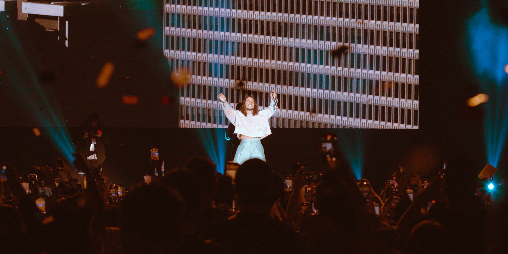 Russ brings incredible energy in his return to Manila — gig report