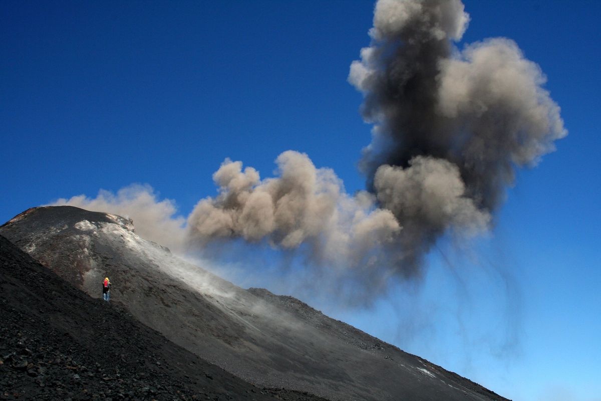 A Half Day Trip to Experience the Beauty of Mount Etna from Taormina 