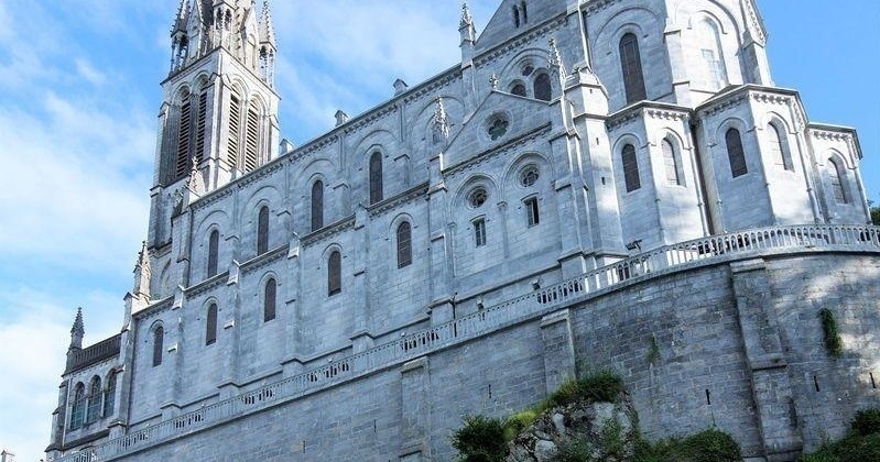 Lourdes Private Guided Tour in the Sanctuary - Acomodações em Lourdes