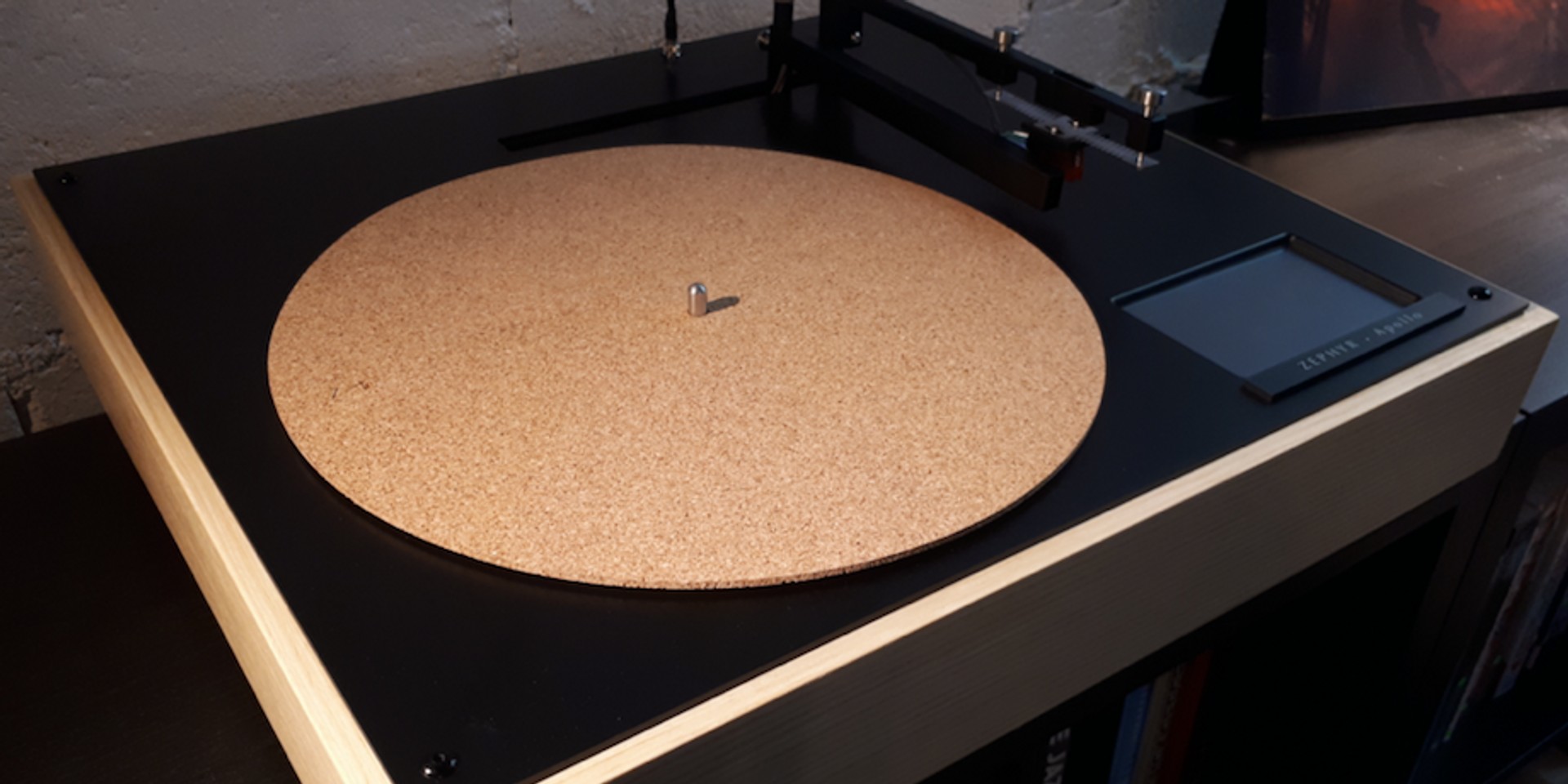Vinylicious Music launches crowdfunding campaign to produce new turntable, the Zephyr Apollo