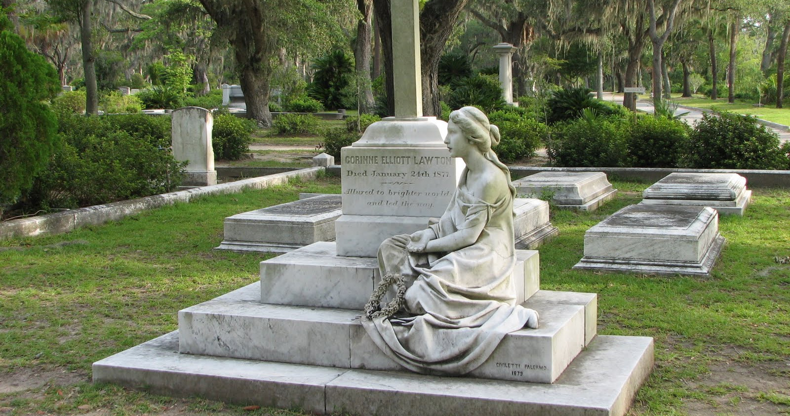 Historic District with Bonaventure Cemetery Tour