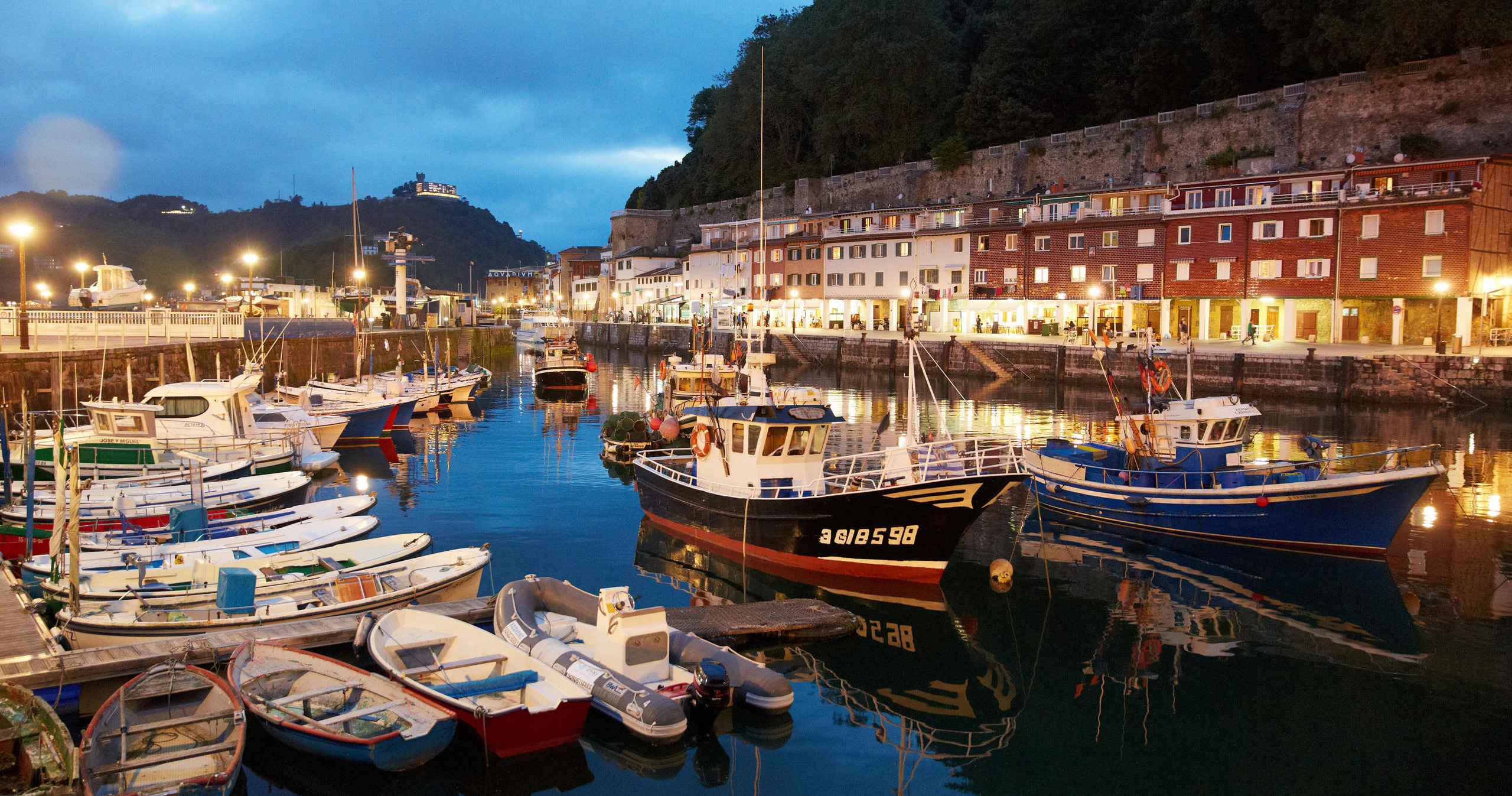 Guided Tour in San Sebastian with Pintxo and Drink in Semi-Private - Accommodations in San Sebastian