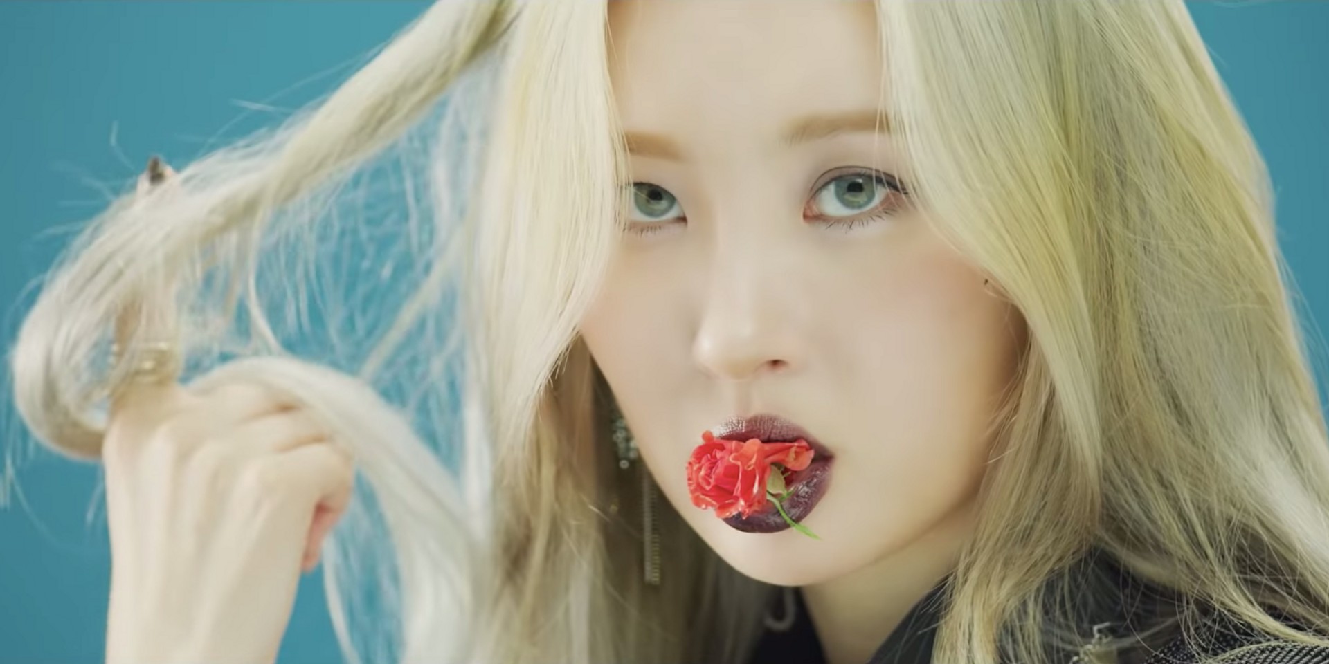 Sunmi releases striking visuals for new single, 'LALALAY' – watch