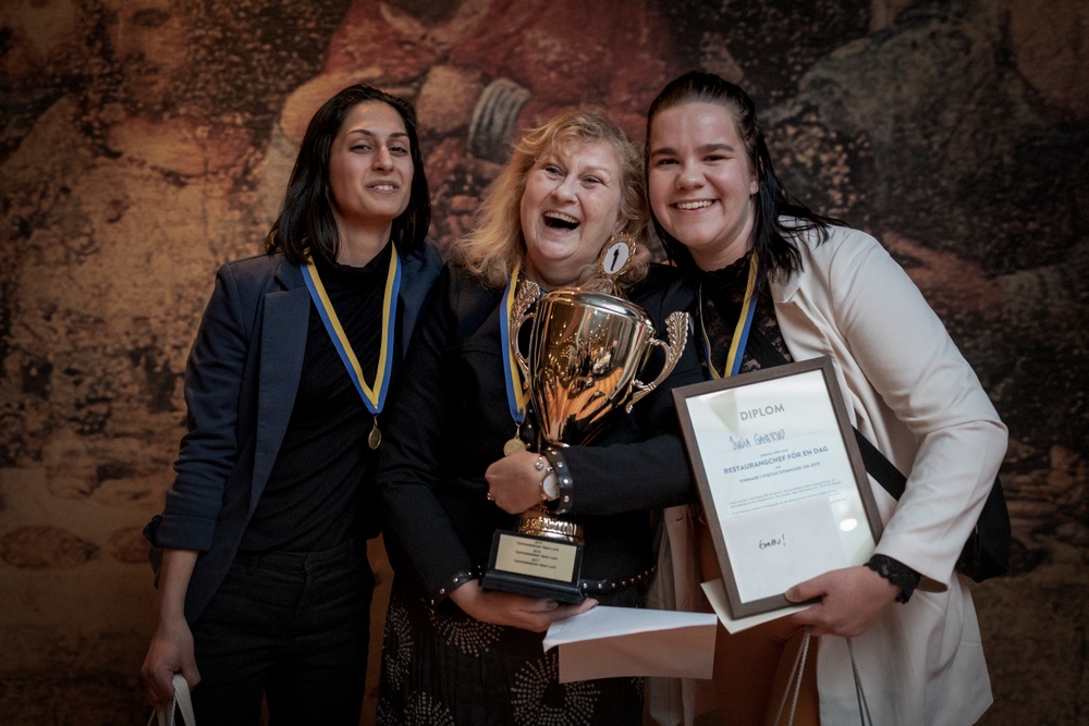 Internationella Hotell- och Restaurangskolan i Stockholm, med laget Julia Ganerud och Karolina Anurova-Prykhodko, vann Guld i kategorin Servering när Gymnasie-SM avgjordes i helgen. 