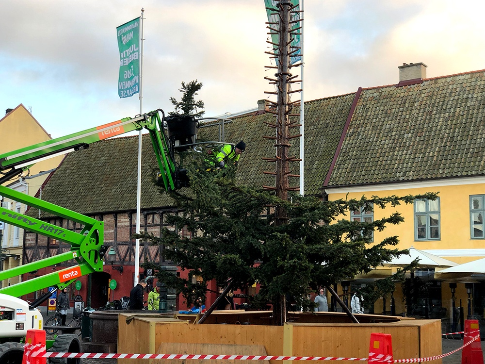 Julgranbygge på Lilla torg i Malmö.