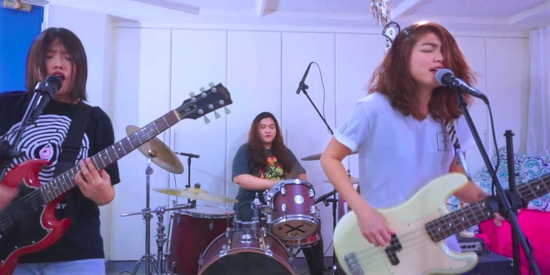 3/3 share live performance video for 'Wr U At?' – watch