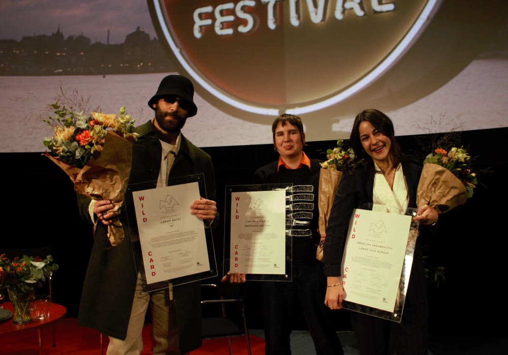 Glada vinnare av Wild Card 2021 - regissörerna Loran Batti, Lina Vain Illalla och Angelika Abramovitch i Filmhuset vid Stockholms internationella filmfestivals Industrydagar. Foto: Vincent Von Sydow, Filminstitutet