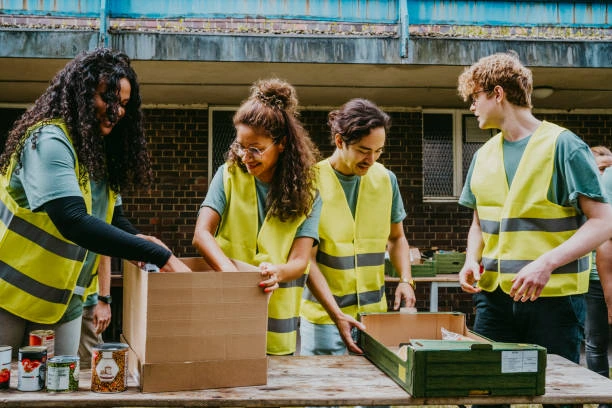 students volunteering 