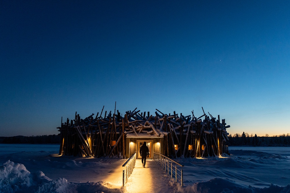 Bild på Arctic Bath i midvinterskrud