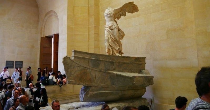 Louvre Museum Skip the Line to the Mona Lisa in Semiprivate - Alloggi in Parigi