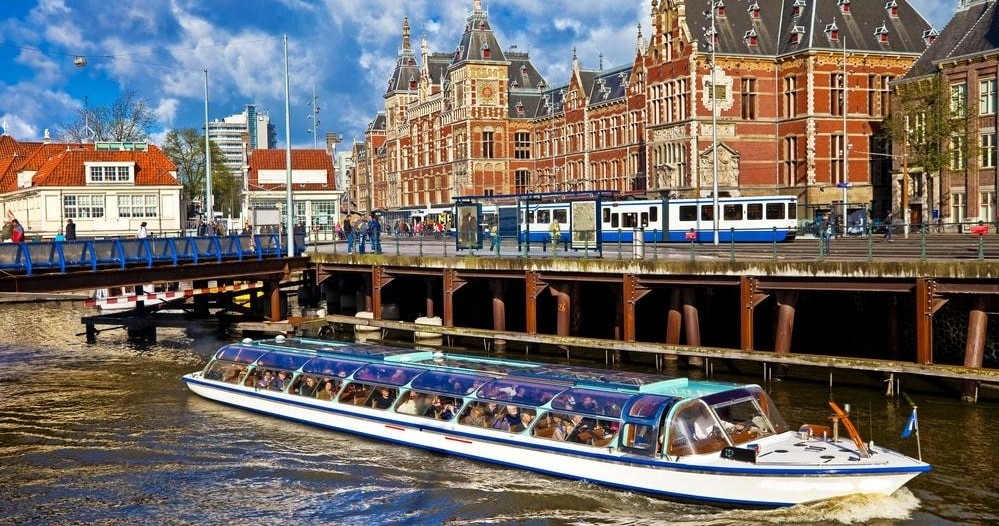 Private Walking Tour of Amsterdam with Pickup - Accommodations in Ámsterdam