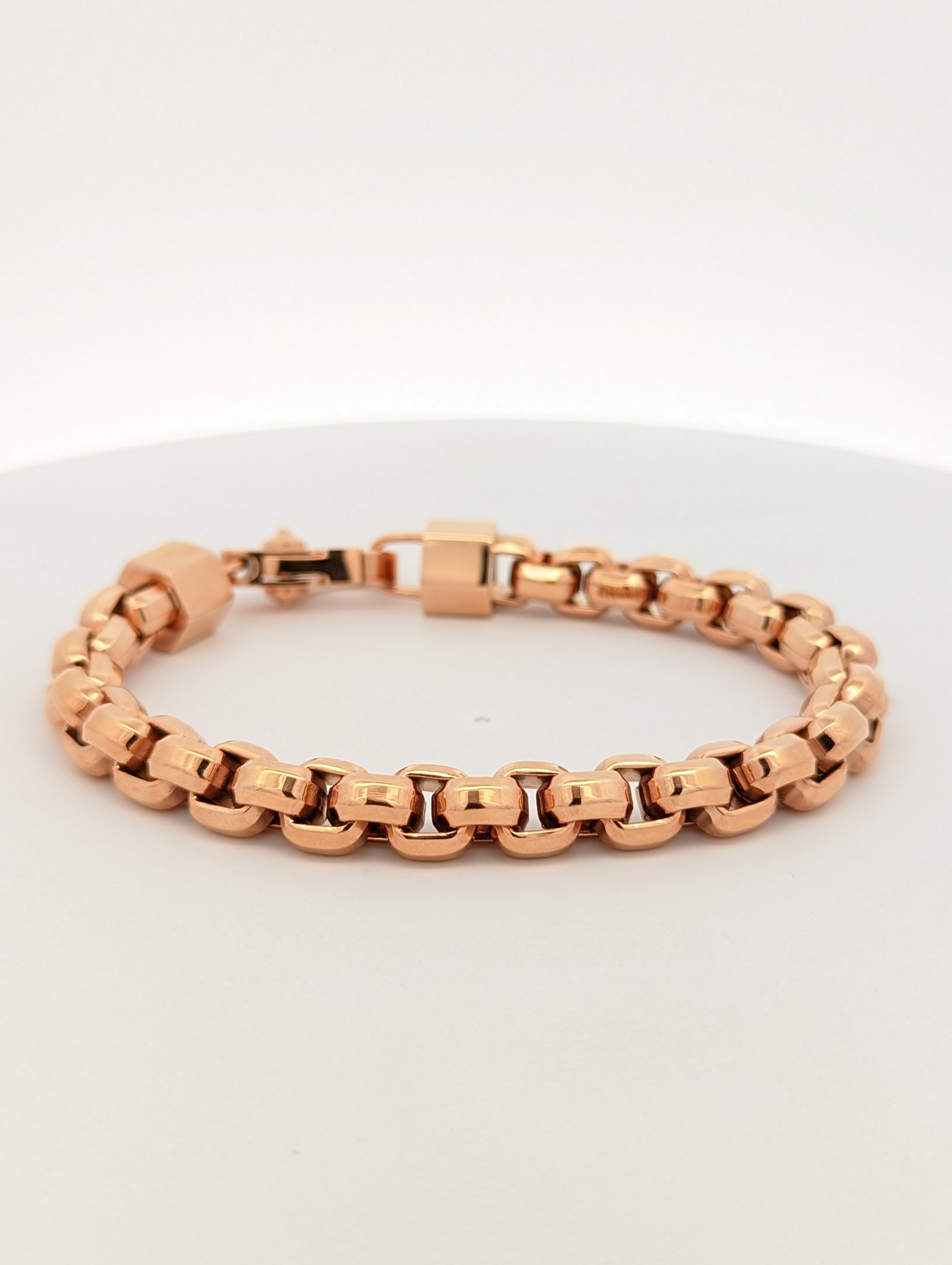 Amazing Tips for Choosing the Right Bracelet to Complement Your Style || Classic gold curb chain barcelet ||