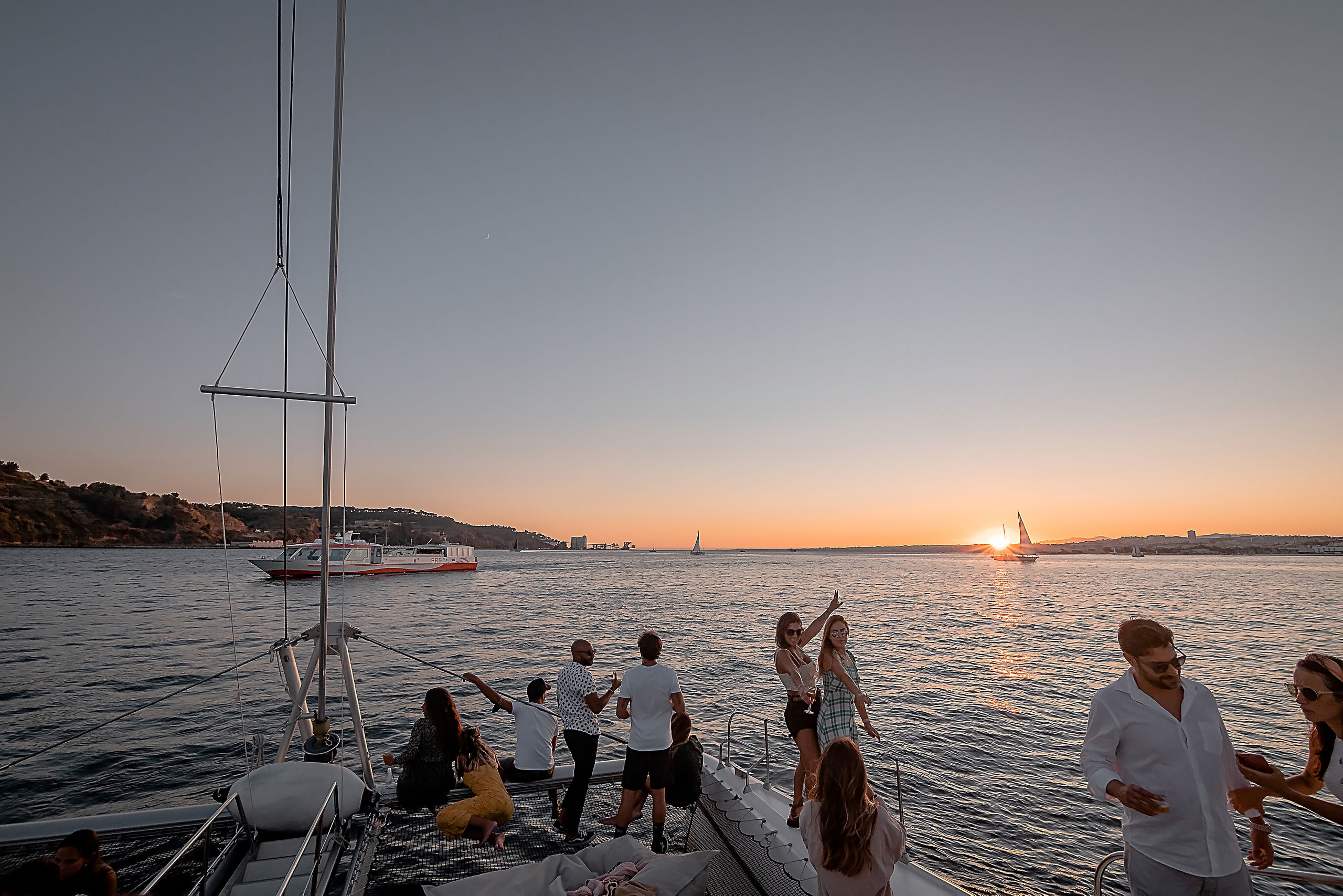 Passeio de Barco por Lisboa: Sunset Experience - Acomodações em Lisboa