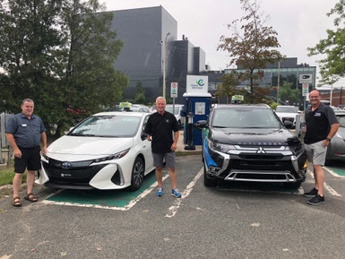 2 véhicules électriques pour le service de transport en commun TaxiBus