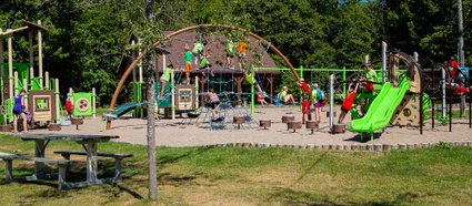 Modules de jeux pour enfants installés à l'été 2015 au parc Terre-des-Jeunes de Victoriaville