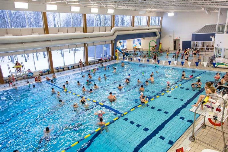 Bain libre familial à la piscine Édouard-Dubord de Victoriaville