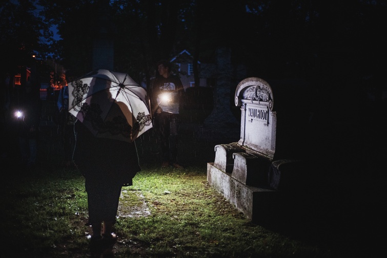 TVR: Un cimetière sous les étoiles - Crédit photo: Les Maximes