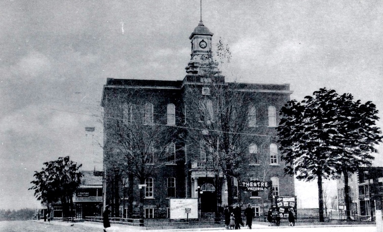 Hôtel de ville agrandi en 1913