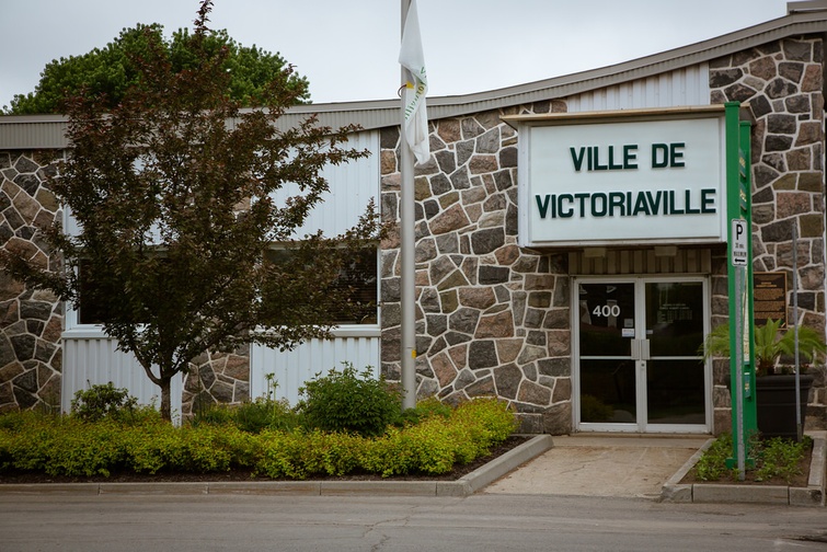 Victoriaville met en berne ses drapeaux en guise de solidarité