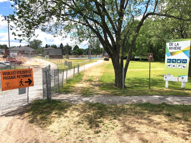 La Ville de Victoriaville tient à informer ses citoyens qu’en raison des travaux en cours à l’école Saint-Christophe, l’accès à la piscine du parc de la Rivière se fera uniquement par la rue Girouard, et ce, du 29 juin au 16 août 2020.