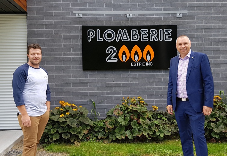 Patrick Hamel, propriétaire de Plomberie 2000 et André Bellavance, président de la CDEVR et maire de Victoriaville.