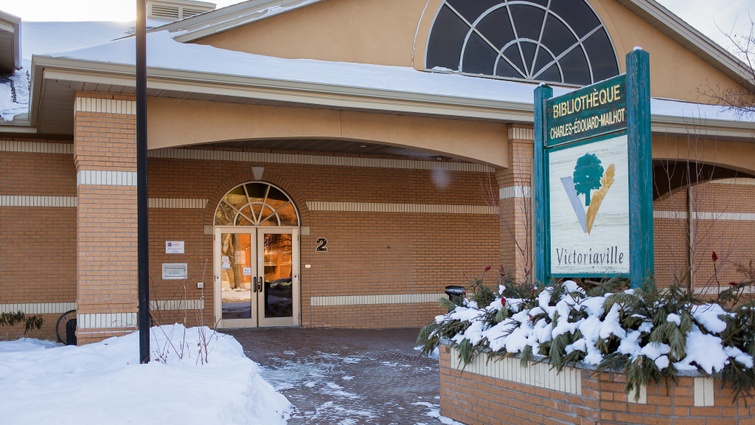 La bibliothèque Charles-Édouard-Mailhot ouvre ses portes aux élèves dès le lundi 18 janvier 2021.