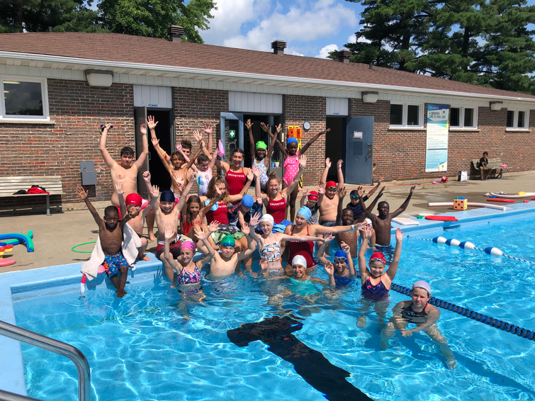 L'été denrier, 160 jeunes ont suivi des cours de natation gratuitement dans les piscines extérieures de Victoriaville