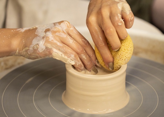 How To Throw Clay On The Pottery Wheel: A Step-by-Step Beginners