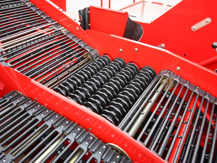 Picking table with four integrated rollers for pre-grading