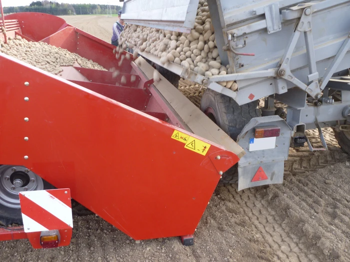 Direct bunker filling from the trailer