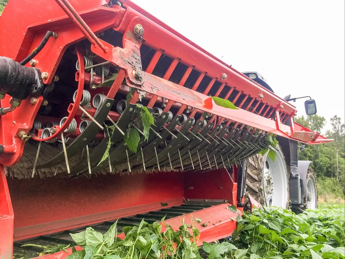 Hydraulically lift entire pickup section for easy maintenance