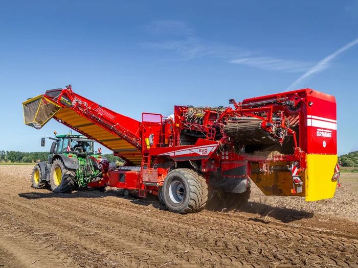 Harvesting without interruption, thanks to the large-capacity bunker.