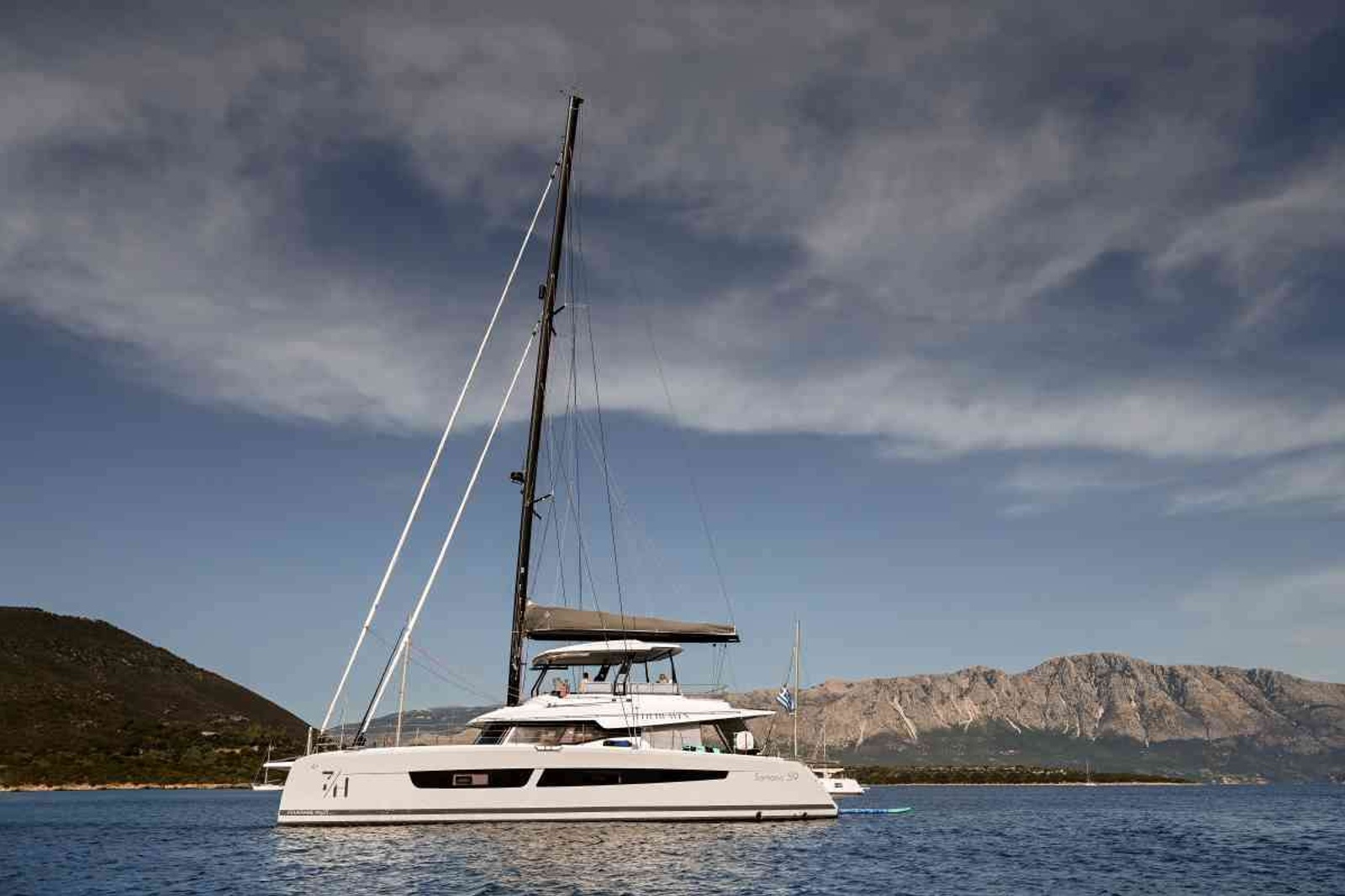 The Samana 59 boasts an expansive flybridge, setting it apart with unparalleled dimensions, making it the unrivaled leader in its category. This impressive feature provides an elevated sense of freedom, allowing individuals to revel in their authenticity while fostering connections with others. 

This luxurious catamaran, spanning 59 feet, imbues life on board with a distinctive charm. Meticulous attention has been given to space distribution aboard the Samana 59, ensuring diverse areas for relaxation and shared moments. The generous 27.5 m2 cockpit, the inviting foredeck, and the adaptable sunbathing zone collectively enhance the overall sailing experience.