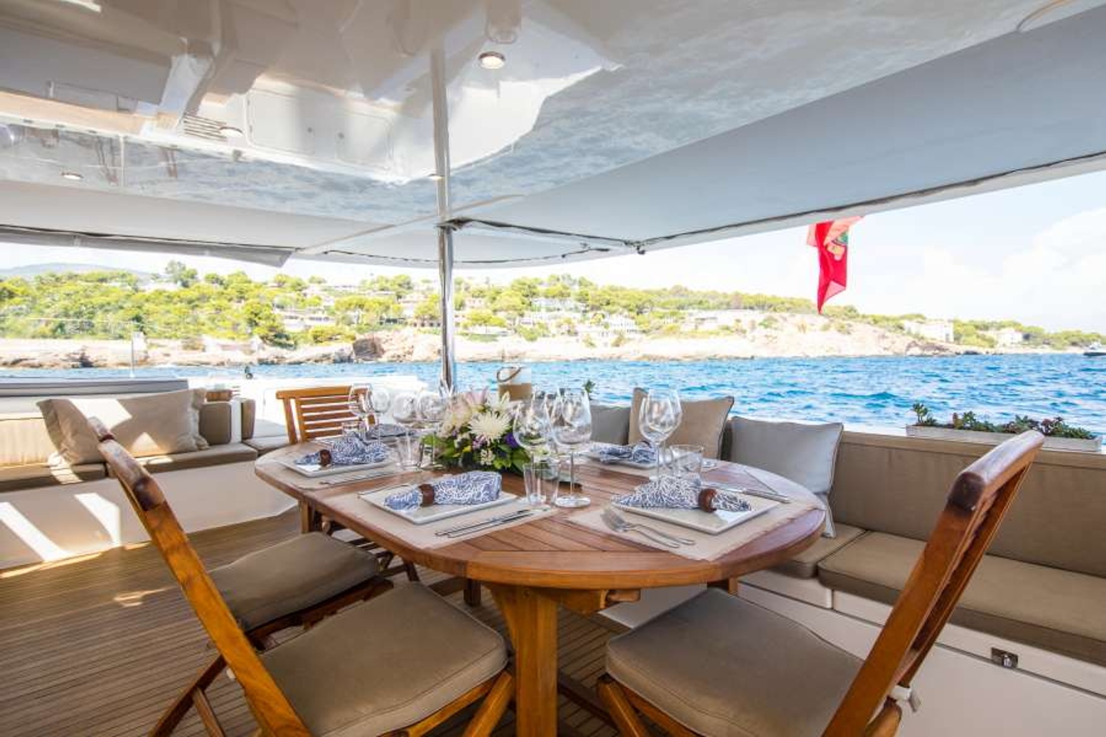 Alfresco dining on the aft deck