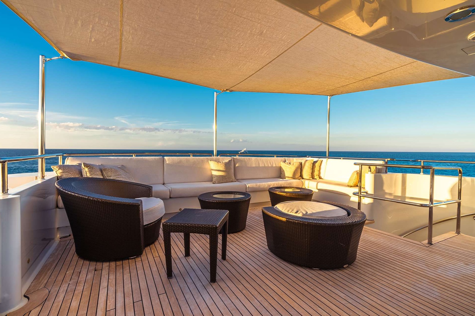 Skylounge Deck Aft Seating