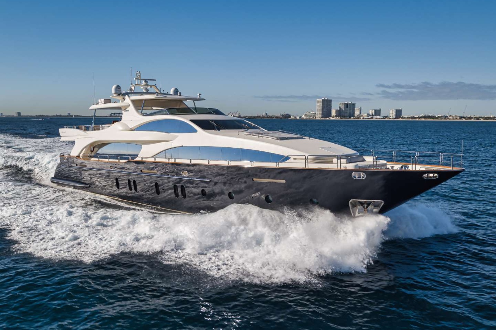 https://www.centralyachtagent.com/yachtadmin/yachtlg/yacht3306/3306brochure1.jpg