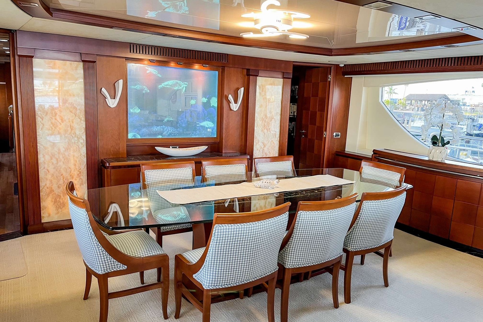 https://www.centralyachtagent.com/yachtadmin/yachtlg/yacht3306/3306brochure3.jpg