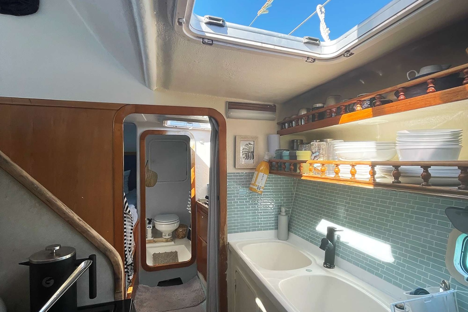 Galley wih double sinks with the sun shining through!