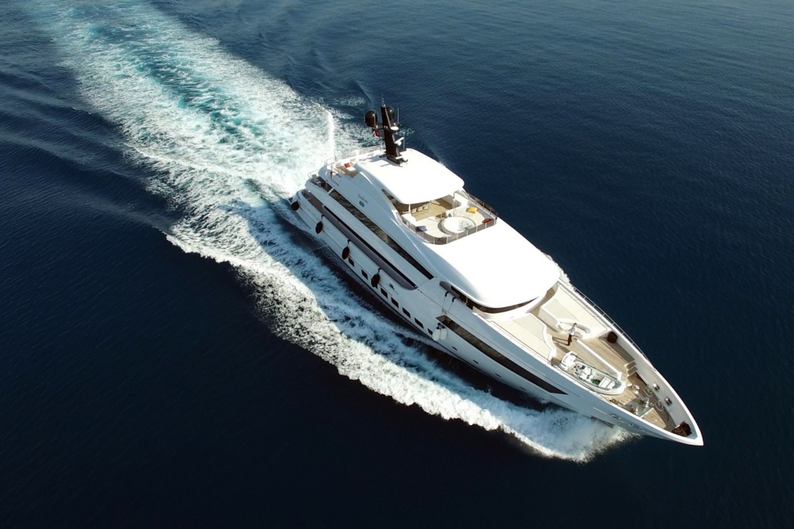 https://www.centralyachtagent.com/yachtadmin/yachtlg/yacht4657/4657brochure12.jpg