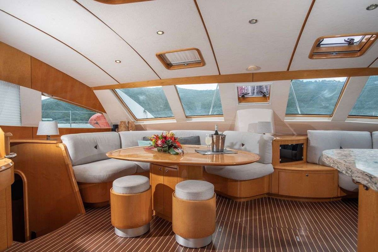 https://www.centralyachtagent.com/yachtadmin/yachtlg/yacht4994/4994brochure3.jpg