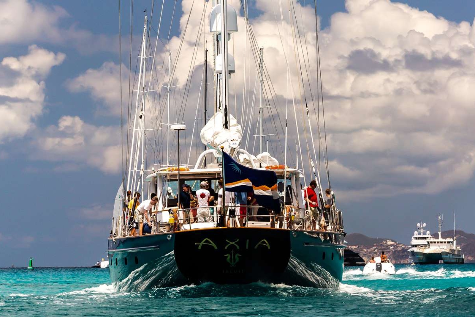 https://www.centralyachtagent.com/yachtadmin/yachtlg/yacht5281/5281brochure12.jpg