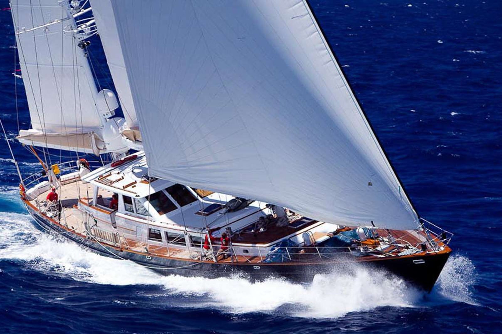 https://www.centralyachtagent.com/yachtadmin/yachtlg/yacht5281/5281brochure13.jpg