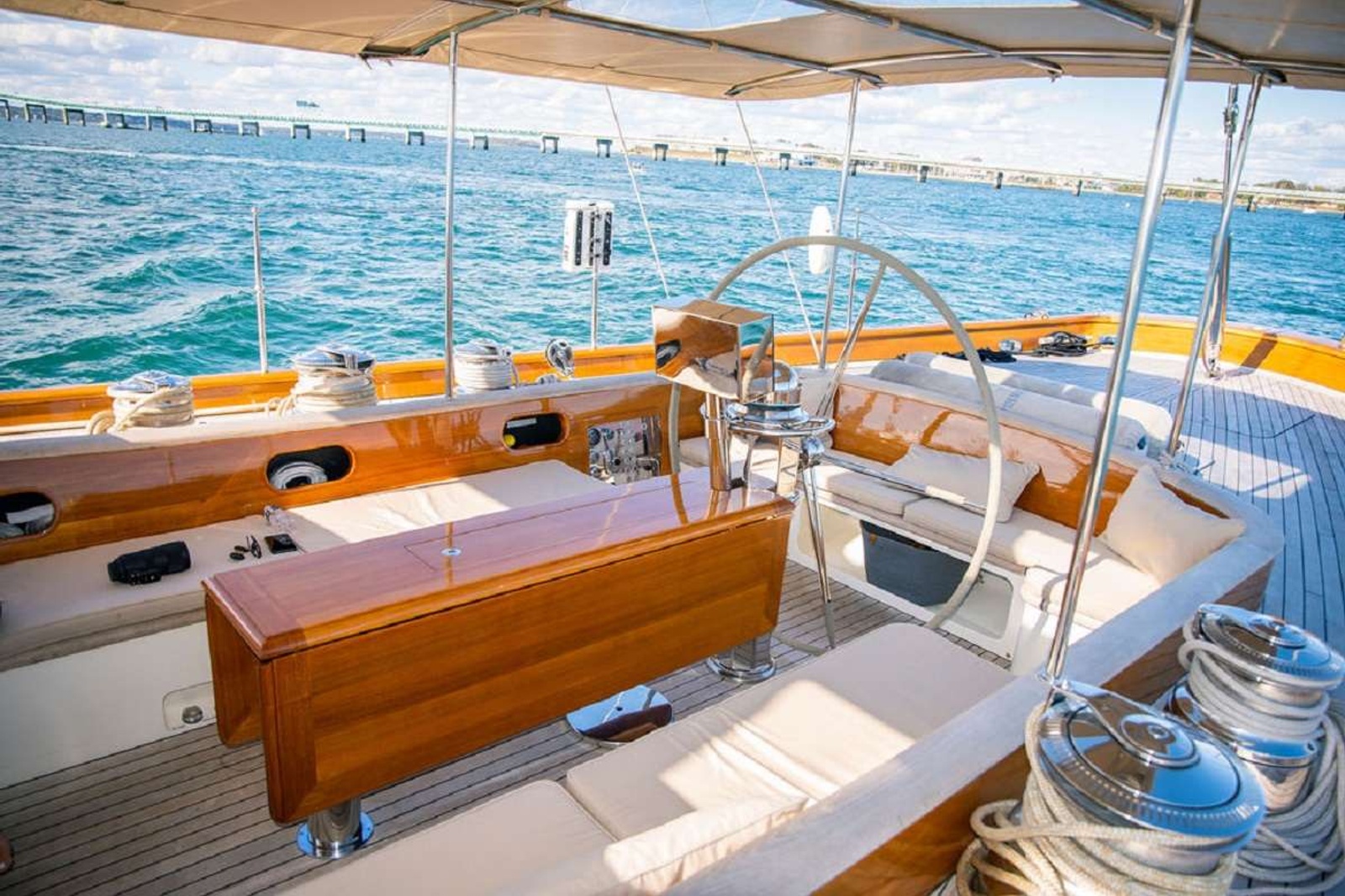 https://www.centralyachtagent.com/yachtadmin/yachtlg/yacht5372/5372brochure5.jpg