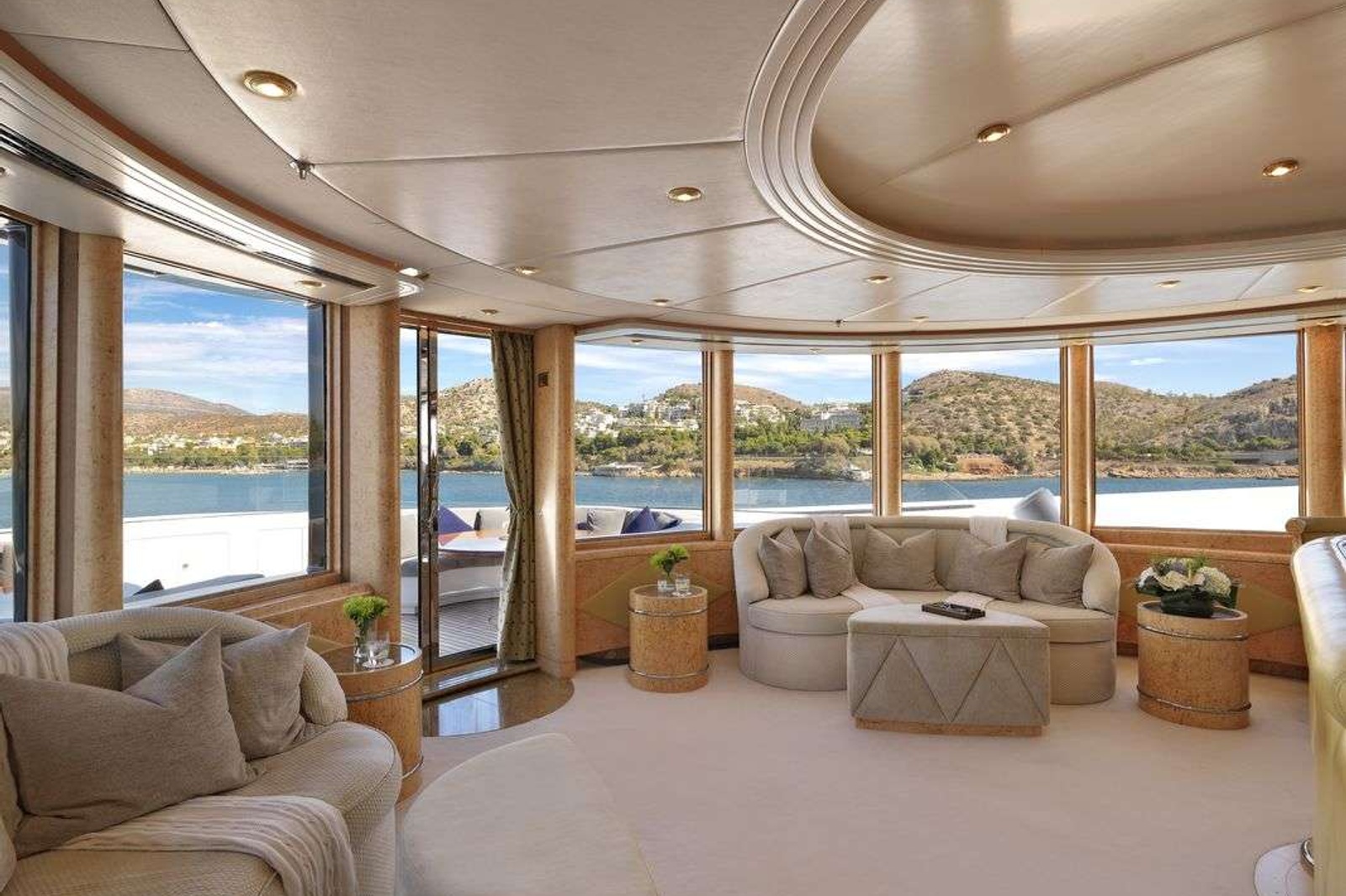 https://www.centralyachtagent.com/yachtadmin/yachtlg/yacht5386/5386brochure16.jpg